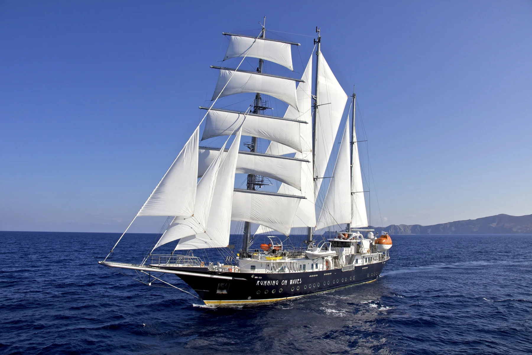 RUNNING ON WAVES ship photo 8