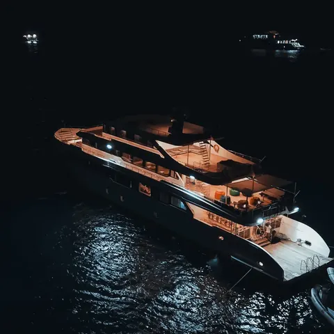 M/Y Topaz