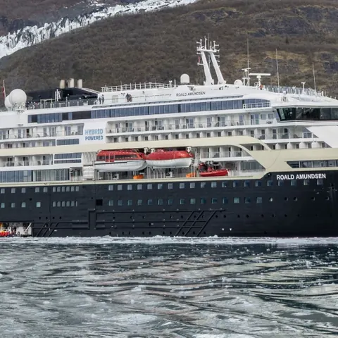 MS Roald Amundsen
